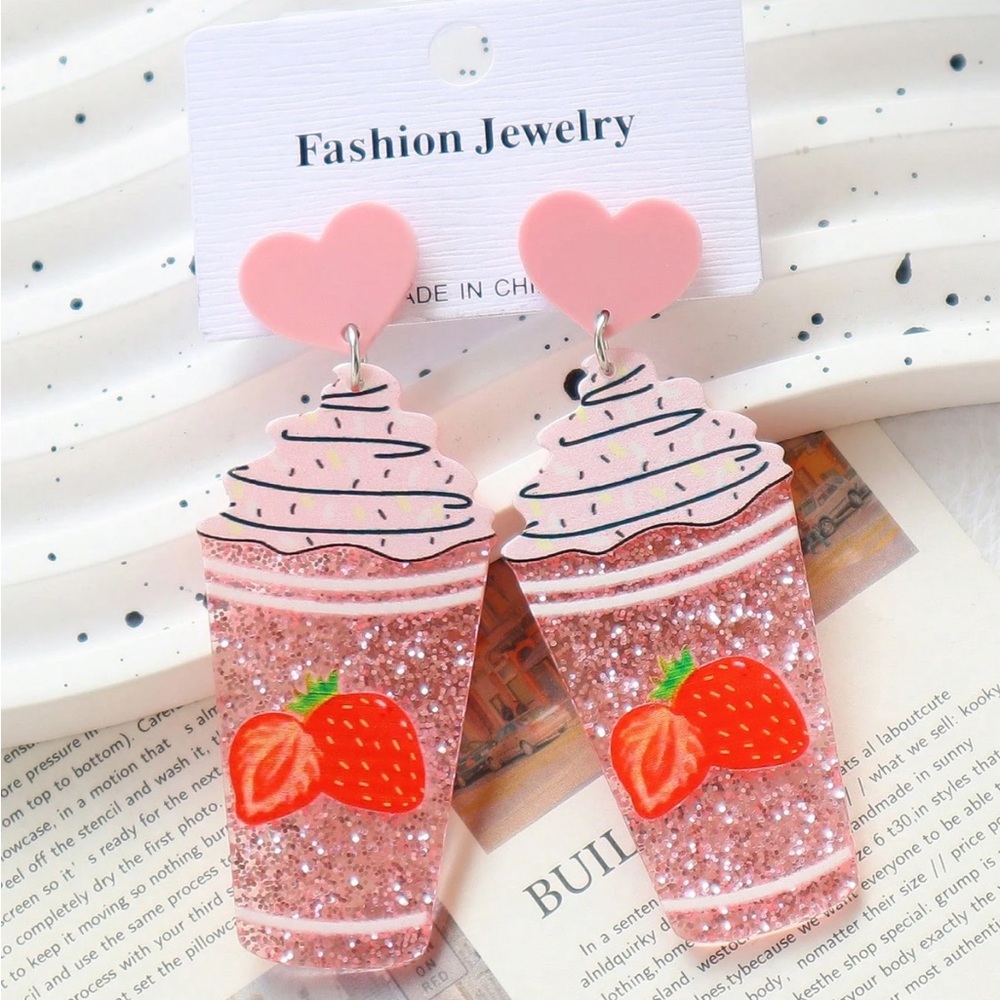 🍓NEW Pink Strawberry Milkshake/Drink Earrings🍓